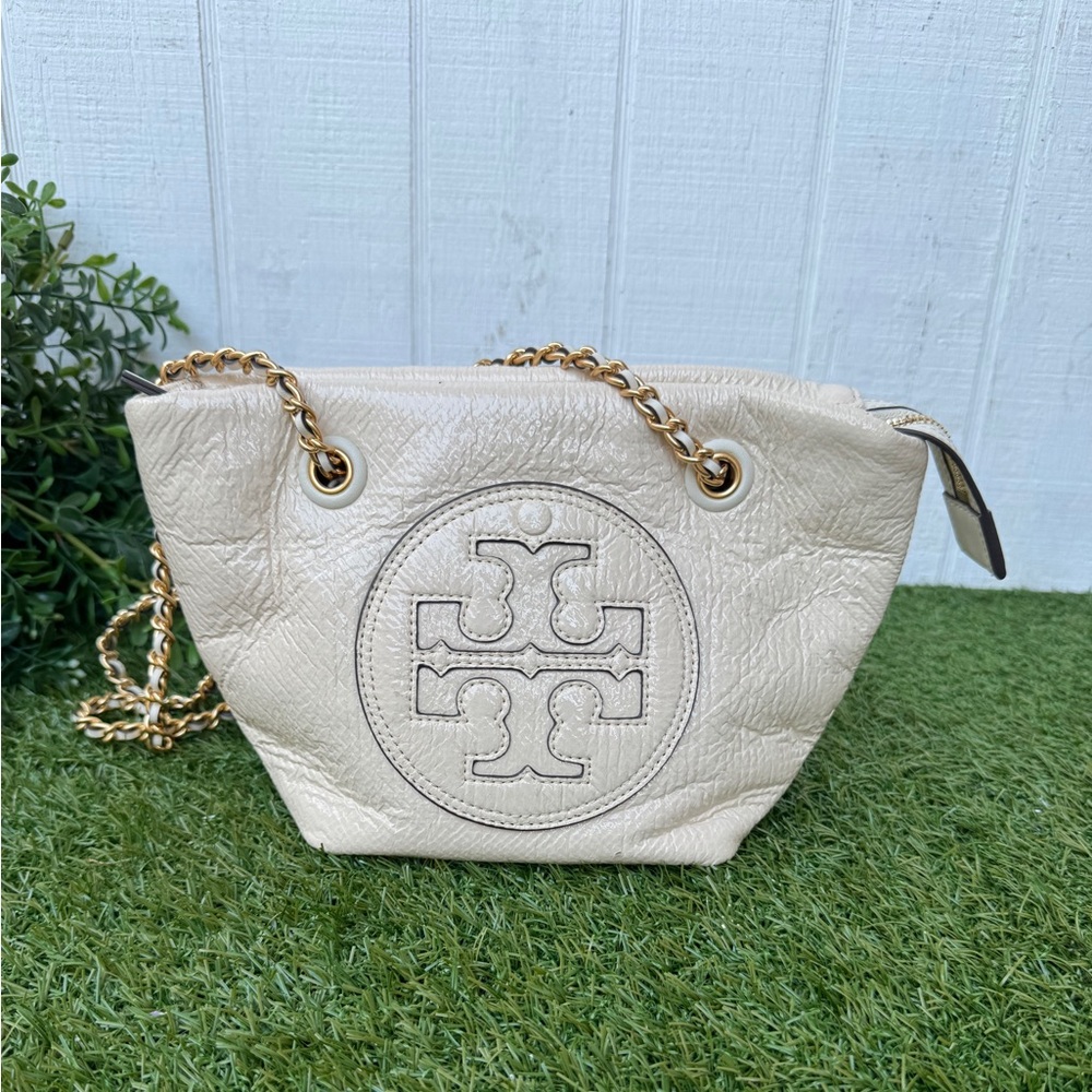 TORY BURCH Ella logo crinkled patent leather chain
-Oats/Cream Crossbody Bag